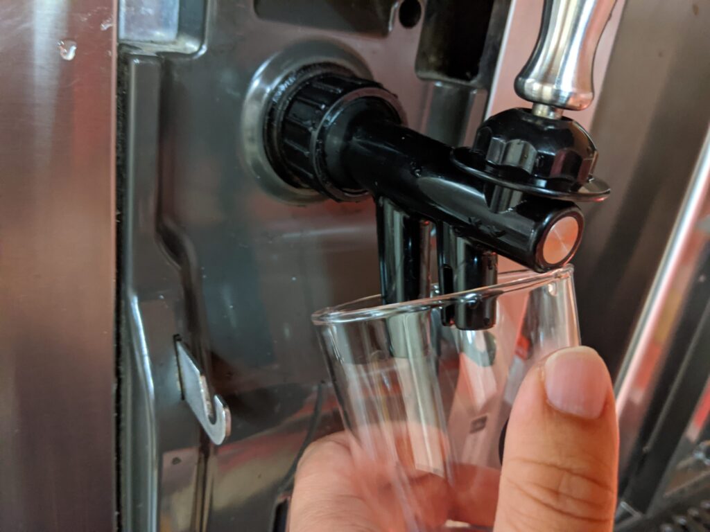 ビールサーバーのコックの使い方
