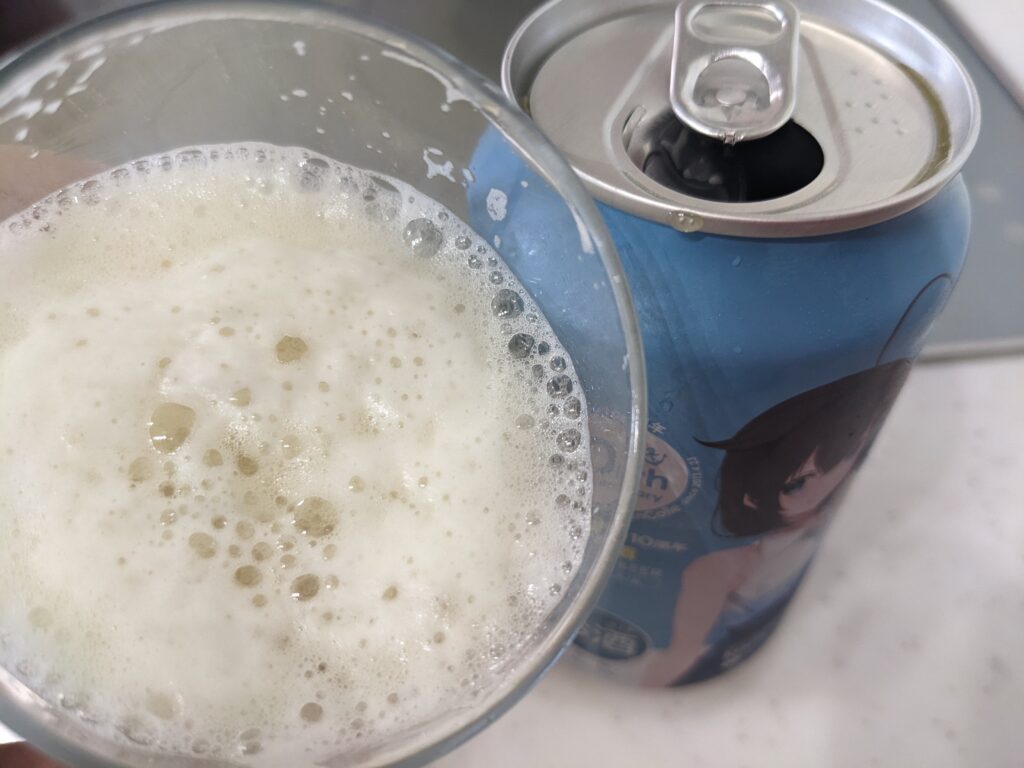 「艦これ10周年お祝い麦酒ペールエール」を一口飲んだところ
