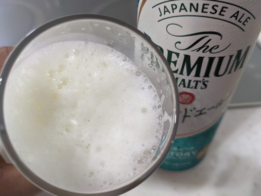 「シーサイドエール(プレモル)」を一口飲んだところ