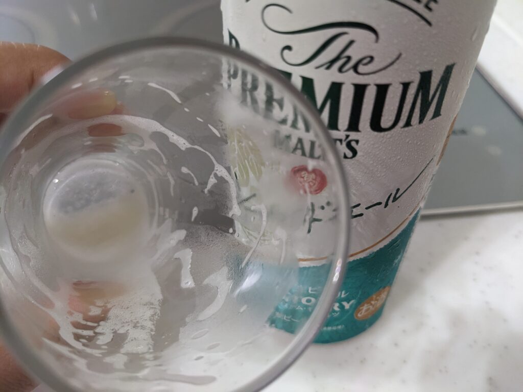 「シーサイドエール(プレモル)」を飲み干したところ