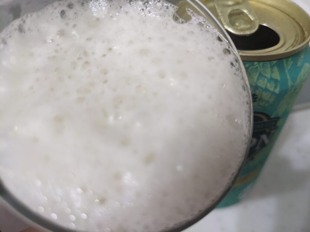 「ニッポンホップ希望のホップリトルスター」を飲むところ
