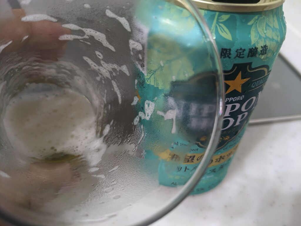 「ニッポンホップ希望のホップリトルスター」を飲み終えて泡が残ったところ