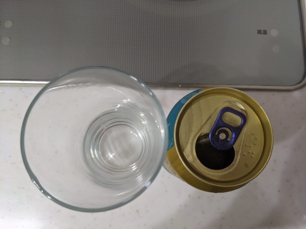 「プレモル清らかダイヤモンドホップ」のフタを開けたところ