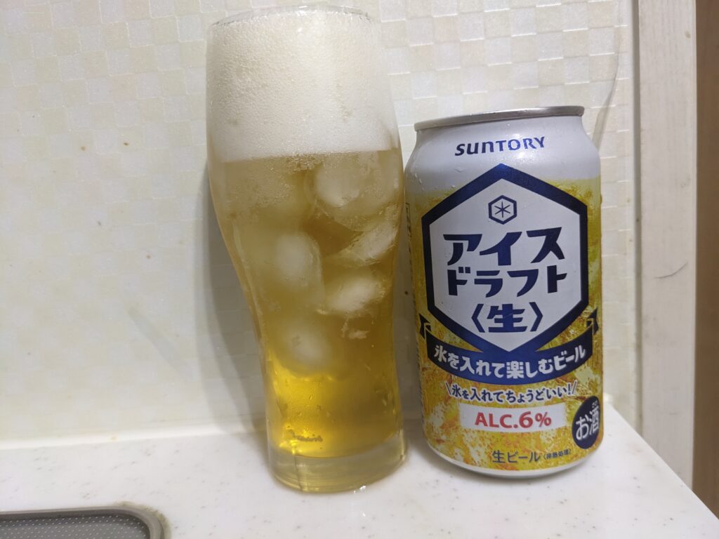 「アイスドラフト生」が注がれたグラスとその缶