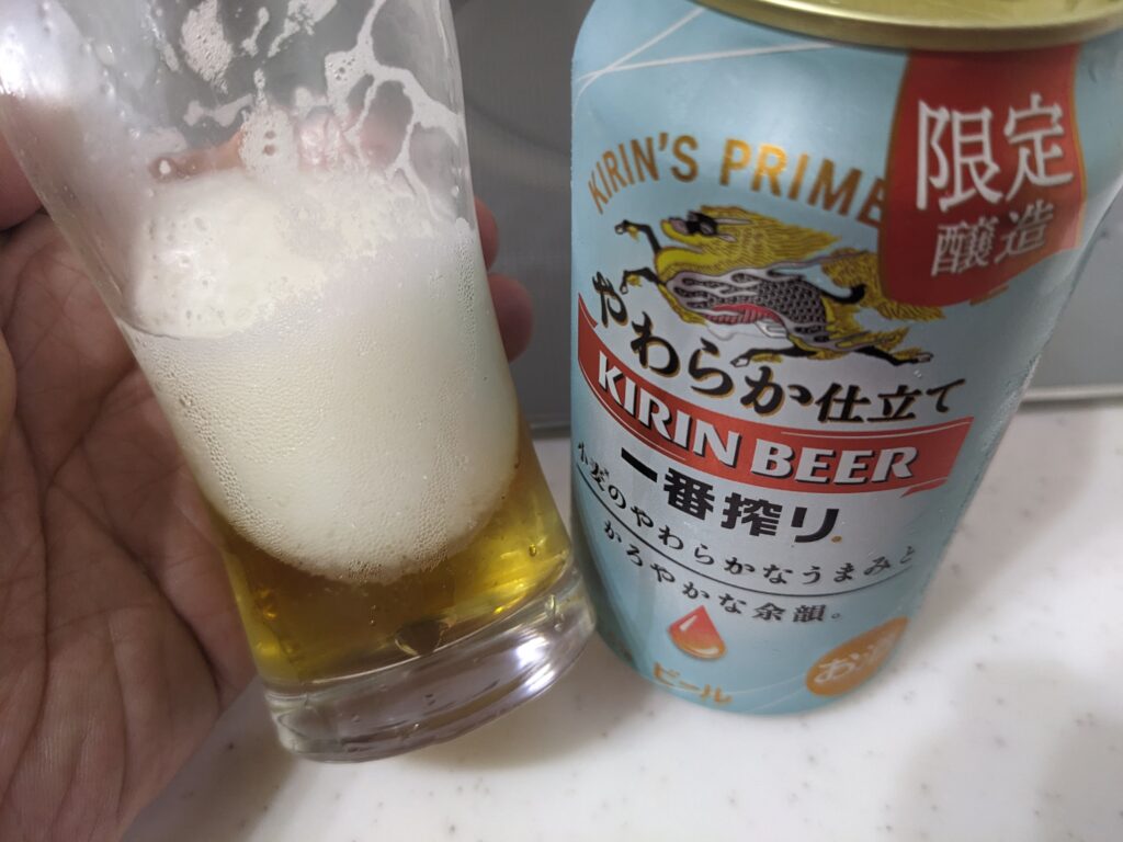 グラスに入った残り1割程の「一番搾りやわらか仕立て」