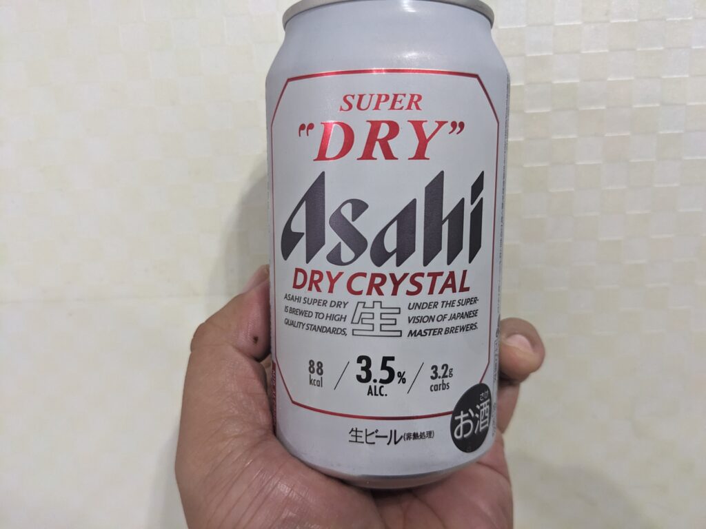 「ドライクリスタル(スーパードライ)」を手で持っているところ