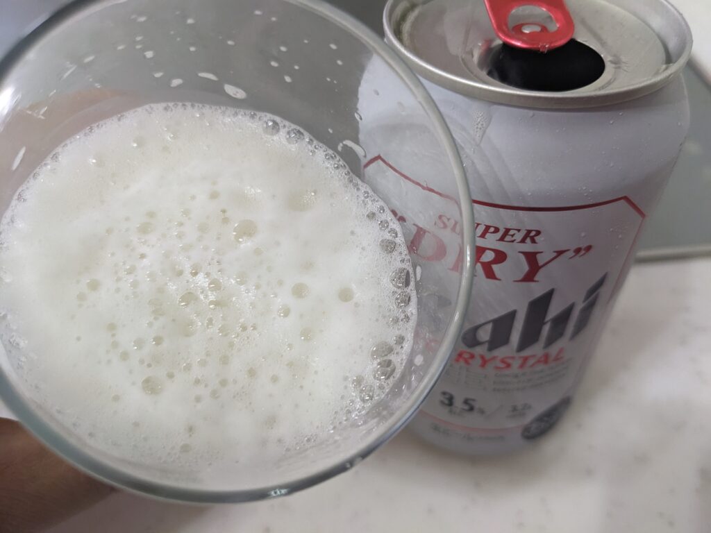 「ドライクリスタル(スーパードライ)」を一口飲んだところ