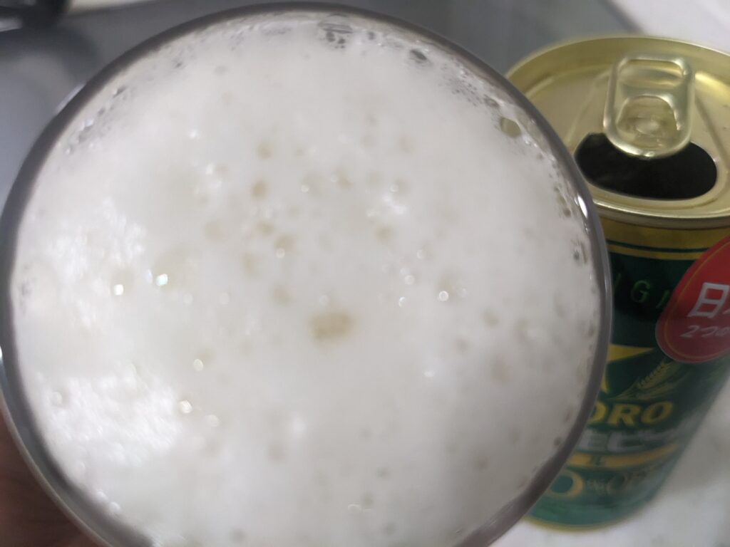 「サッポロ生ビールナナマル」を飲むところ