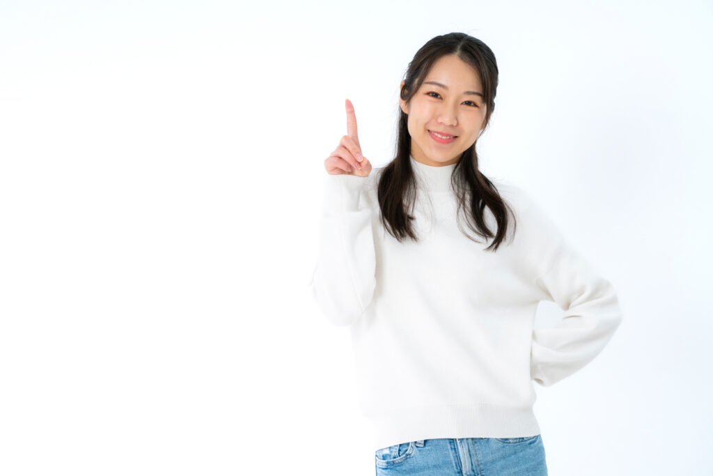 チェック・確認作業している女性
