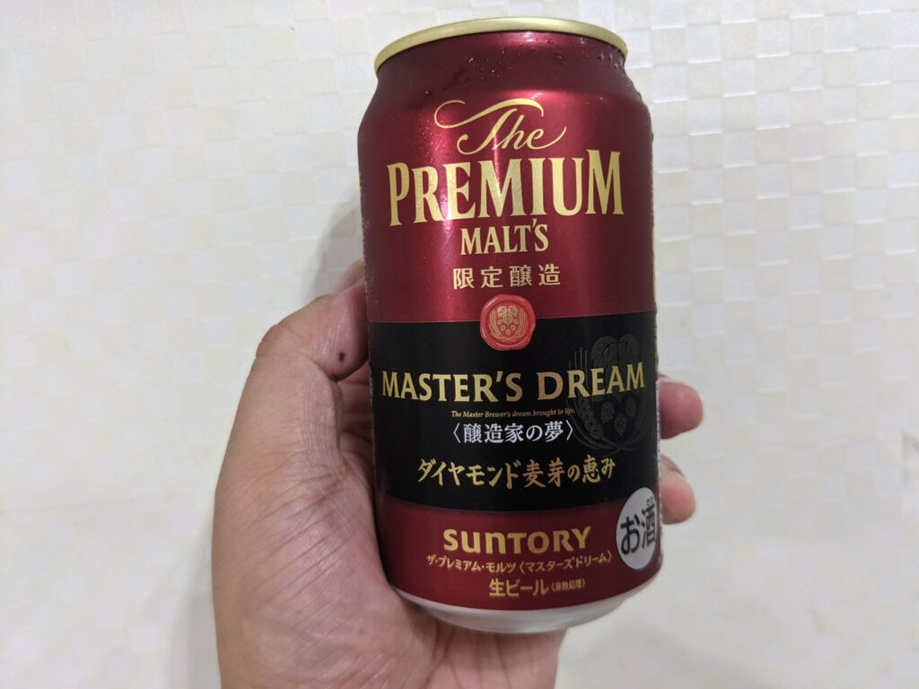 マスターズドリームダイヤモンド麦芽の恵みを手で持っている