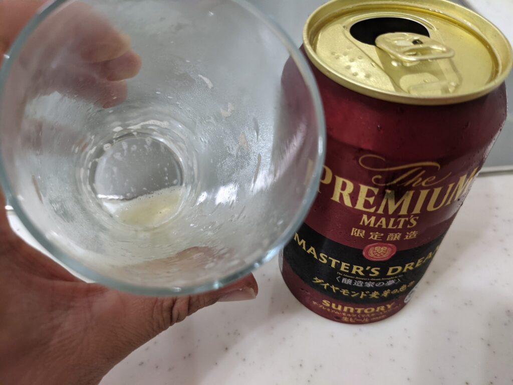 グラスに入ったマスターズドリームダイヤモンド麦芽の恵みを飲み終えた