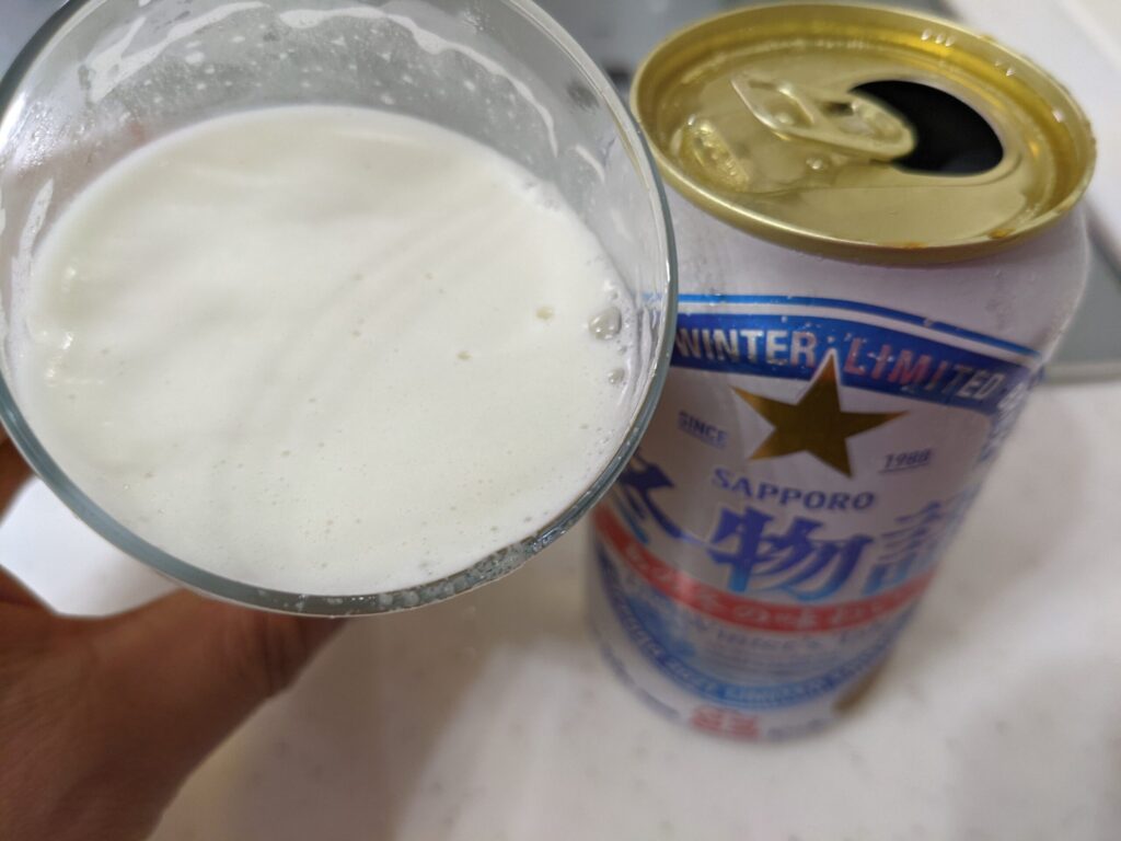 サッポロ冬物語を一口飲んだところ