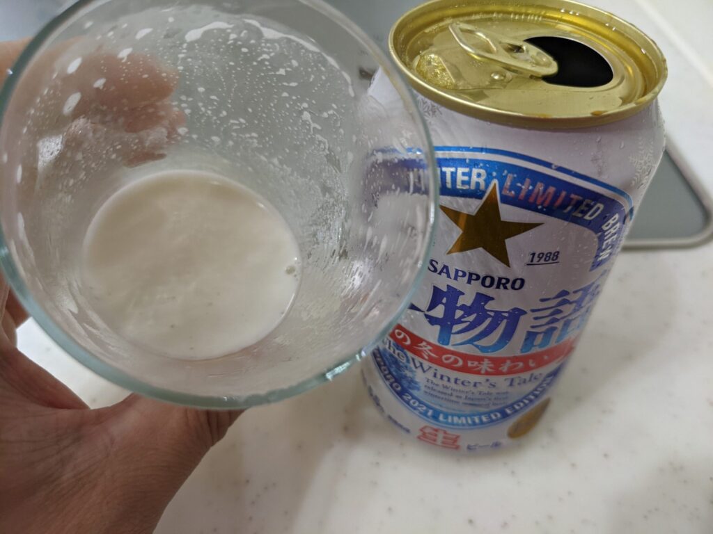サッポロ冬物語をグラスで9割程度飲んだところ