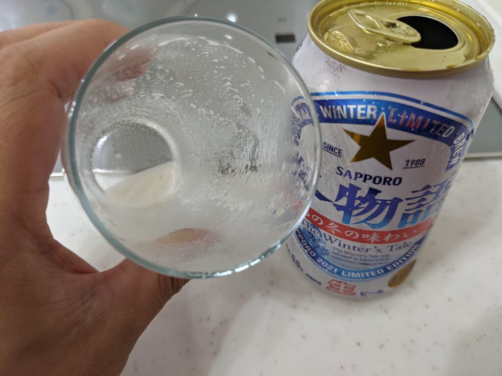 グラスで飲み終わったサッポロ冬物語