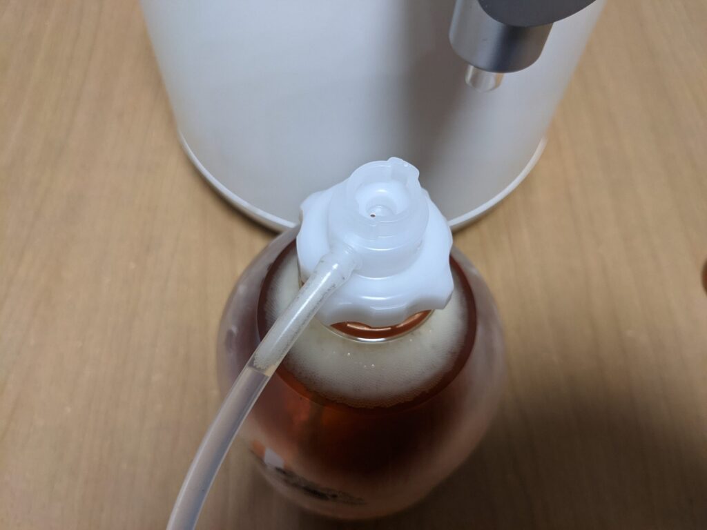 一番搾りプレミアムにビアラインキャップを付けたところ