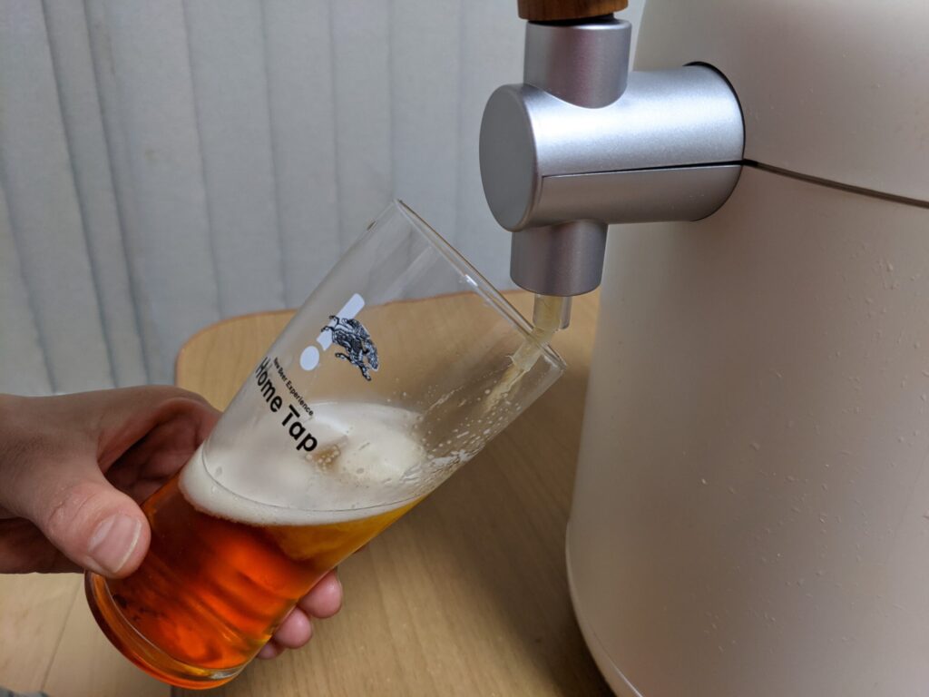 ホームタップで豊潤496を半分程注いでいる