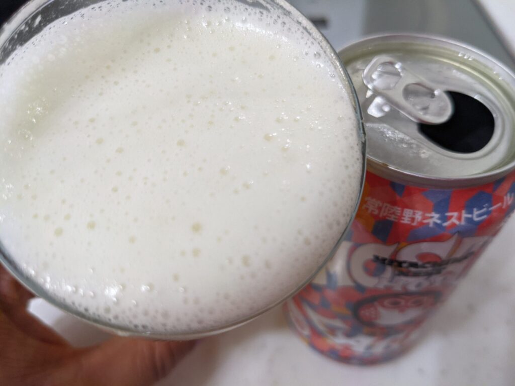 常陸野ネストモザイクホップラガーを飲むところ