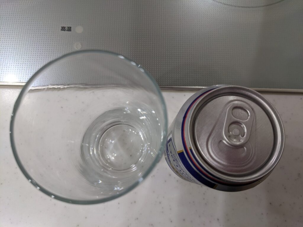 上から見た缶のエッティンガー・ピルス