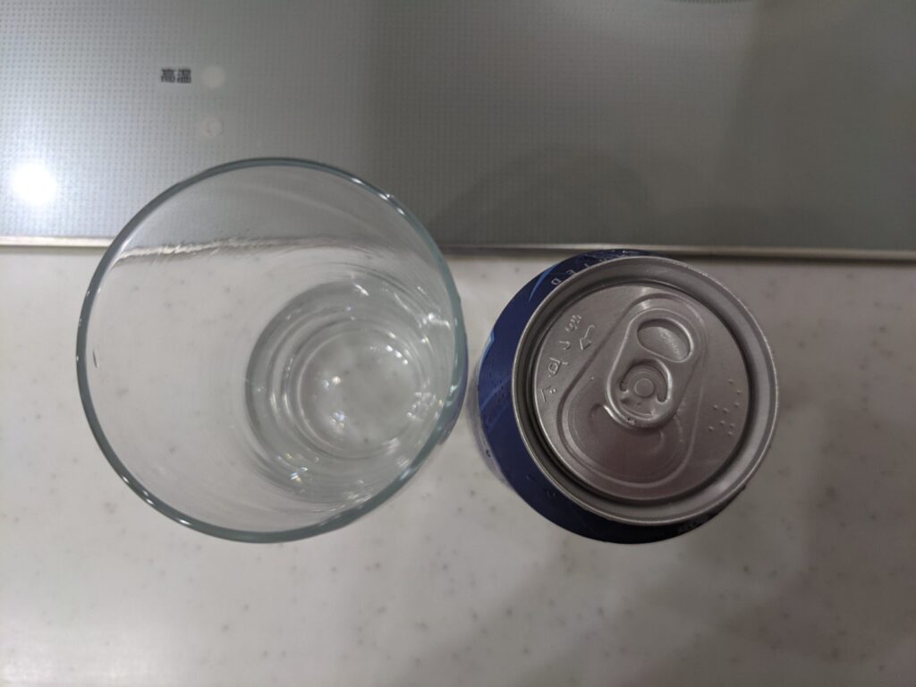 上から見た缶のcass（カス）フレッシュビール