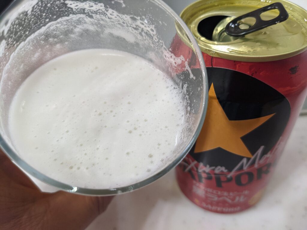 「黒ラベルエクストラモルト」を一口飲んだところ