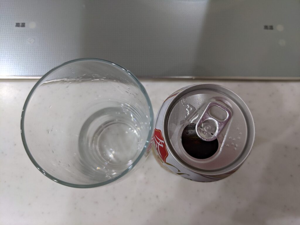 缶の「クリアアサヒ冬みやび」のフタを開けたところ