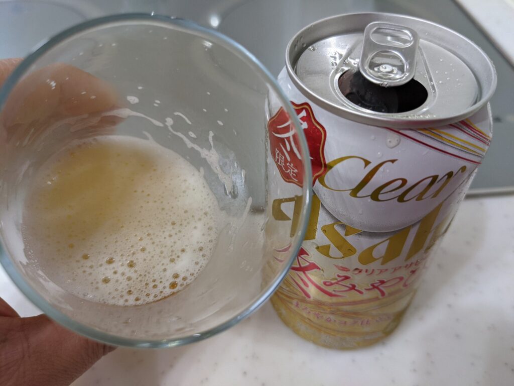 グラスに4割程入った「クリアアサヒ冬みやび」
