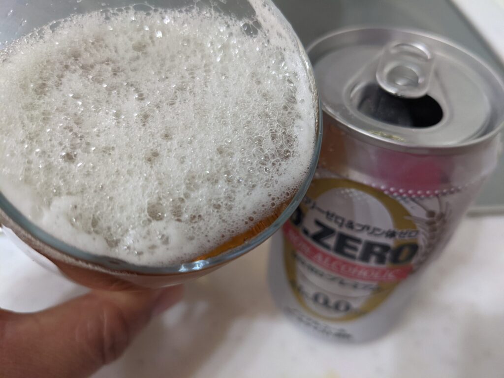 「ゼロ.ゼロプレミアム」を飲むところ