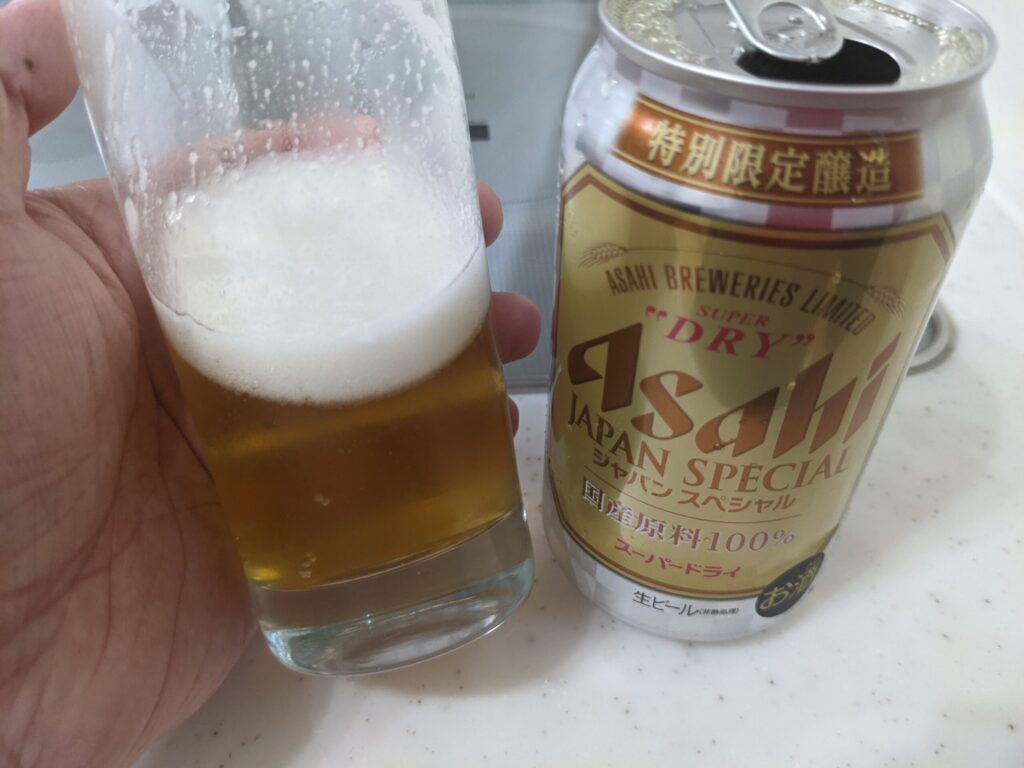 残り3割程度のグラスに入った「スーパードライジャパンスペシャル」