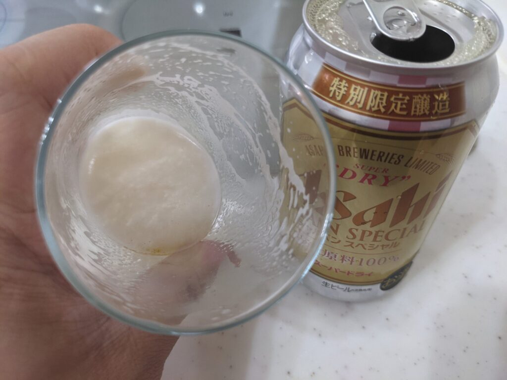 残り2割程度のグラスに入った「スーパードライジャパンスペシャル」