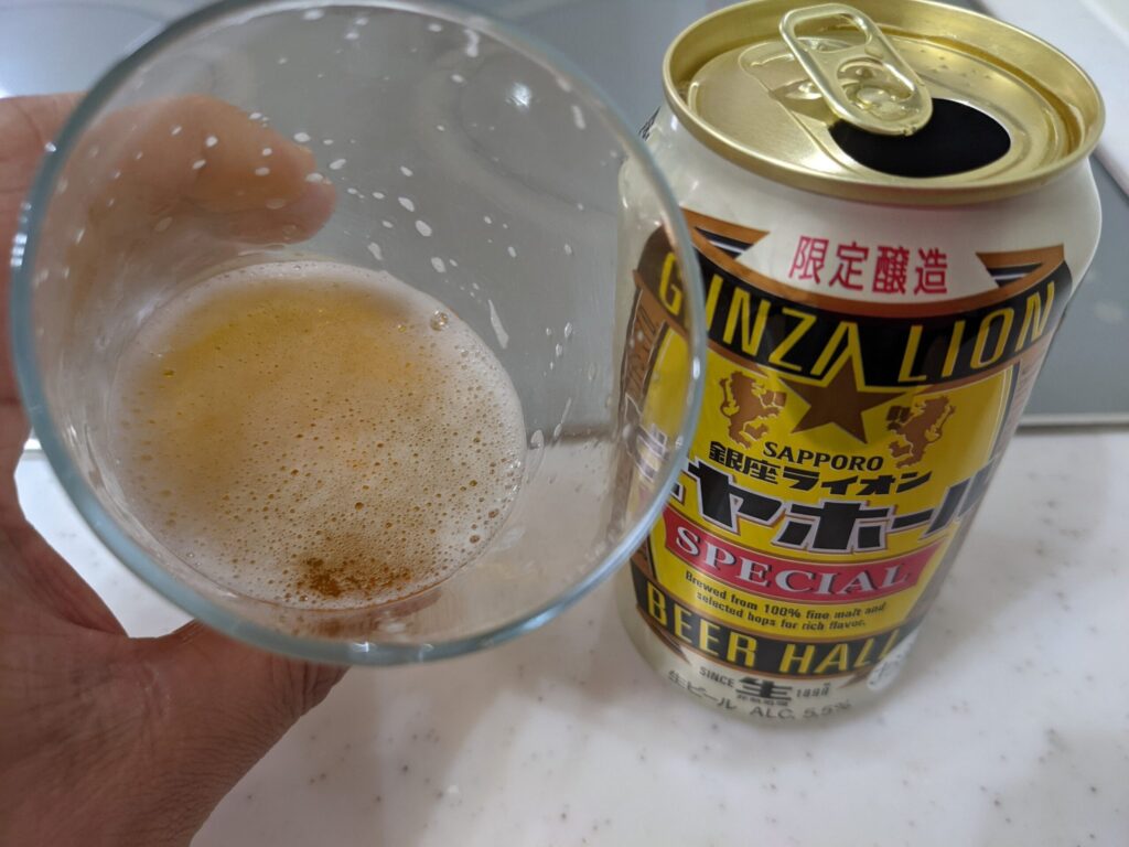 残り3割程のグラスに入った「銀座ライオンビヤホールスペシャル」