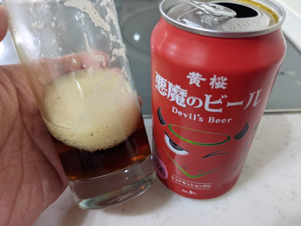 残り2割程のグラスに入った「悪魔のビールレッドセッションIPA」