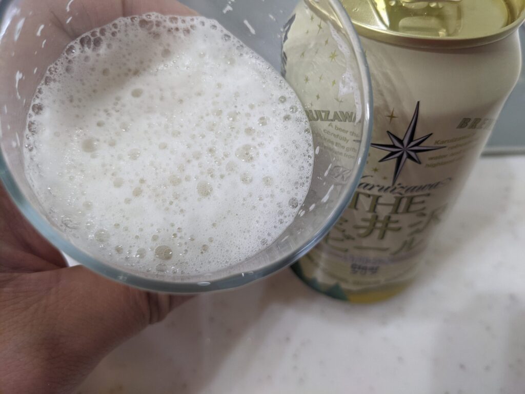 「軽井沢ビールClear（クリア）」を一口飲んだところ