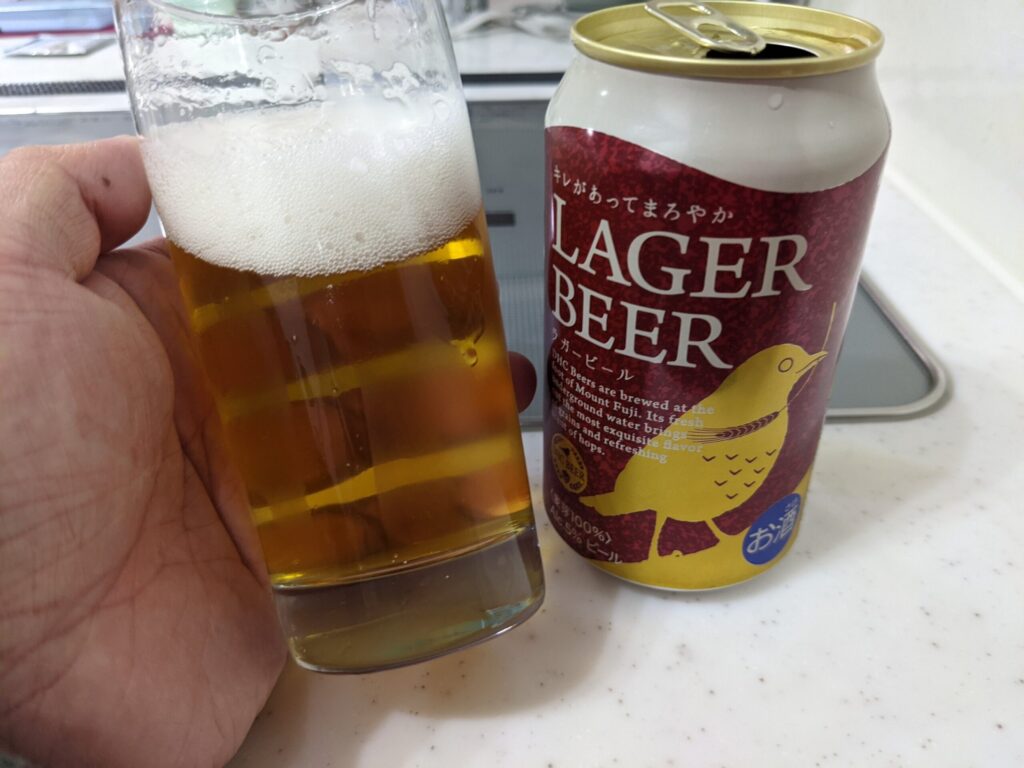 残り半分程のグラスに入った「DHCラガービール」