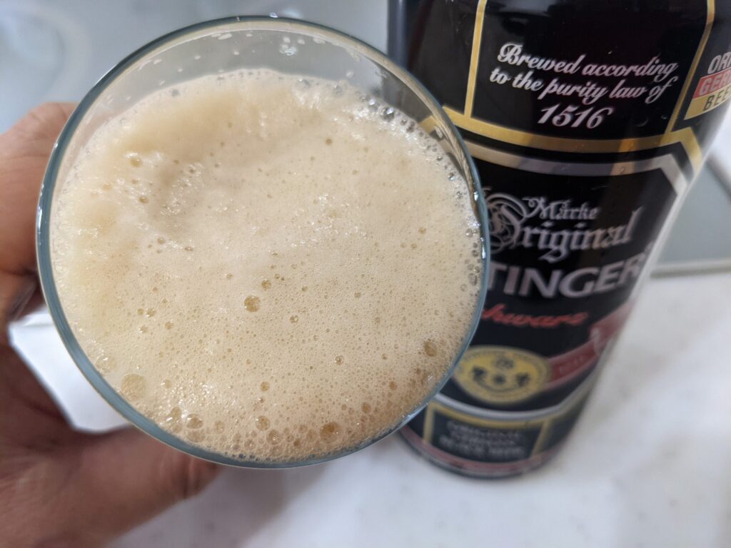 「エッティンガーシュヴァルツ」を飲むところ