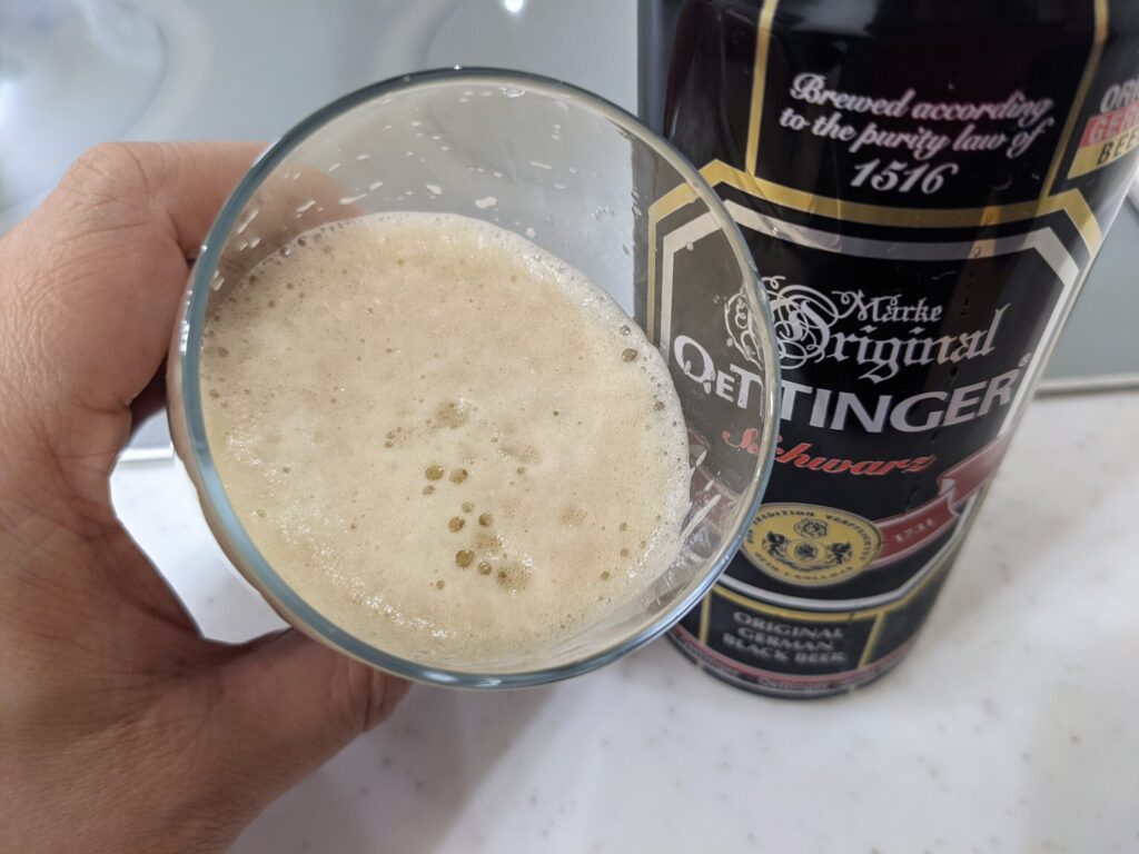 「エッティンガーシュヴァルツ」を一口飲んだところ