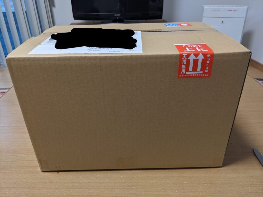 「ホッピンおじさんの新作定期便」で届いた段ボール