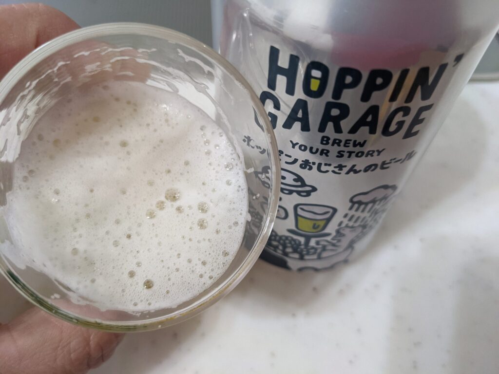 「ホッピンおじさんのビール」を一口飲んだところ
