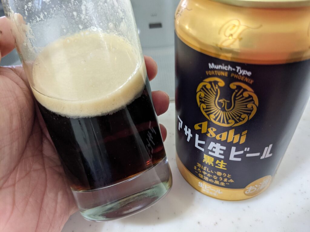 残り3割程のグラスに入った「アサヒ生ビール黒生」