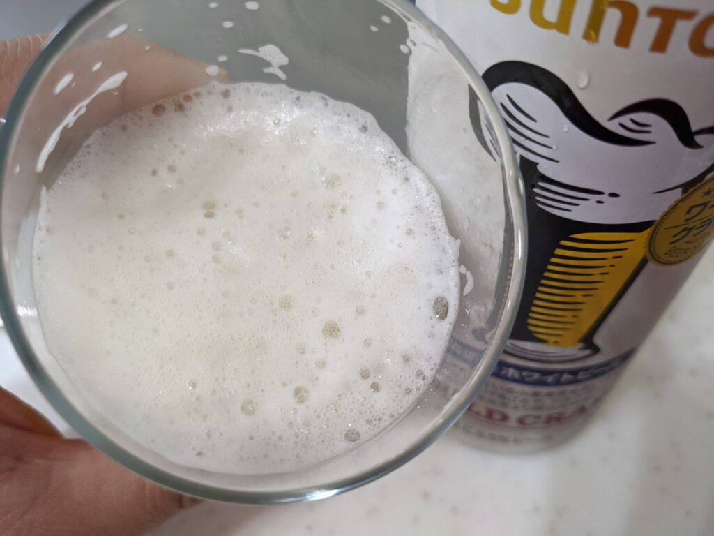 「ワールドクラフト無濾過ホワイトビール」を一口飲んだところ