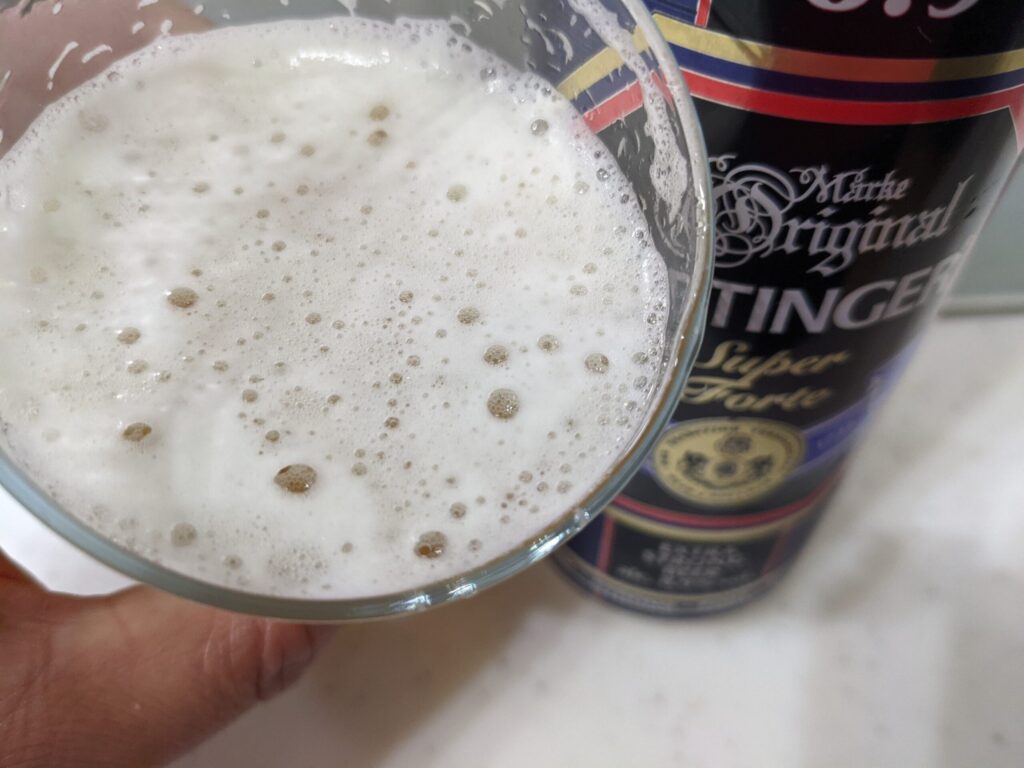 「エッティンガースーパーストロング」を一口飲んだところ
