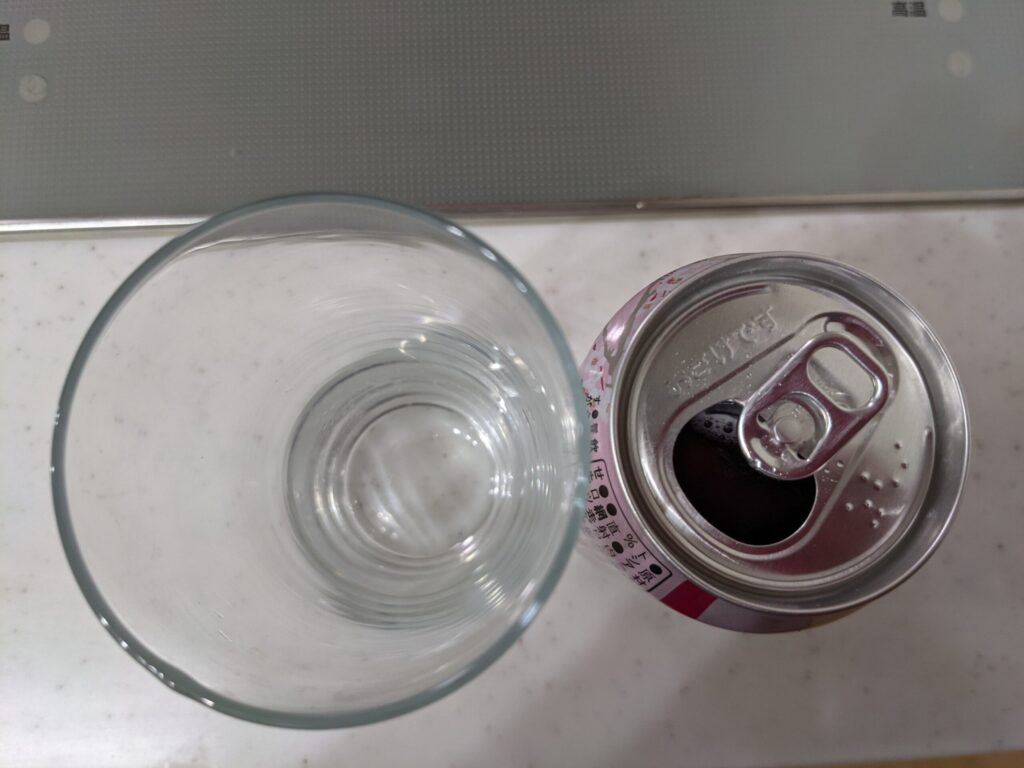 缶の「網走ビール桜ドラフト」のフタを開けたところ
