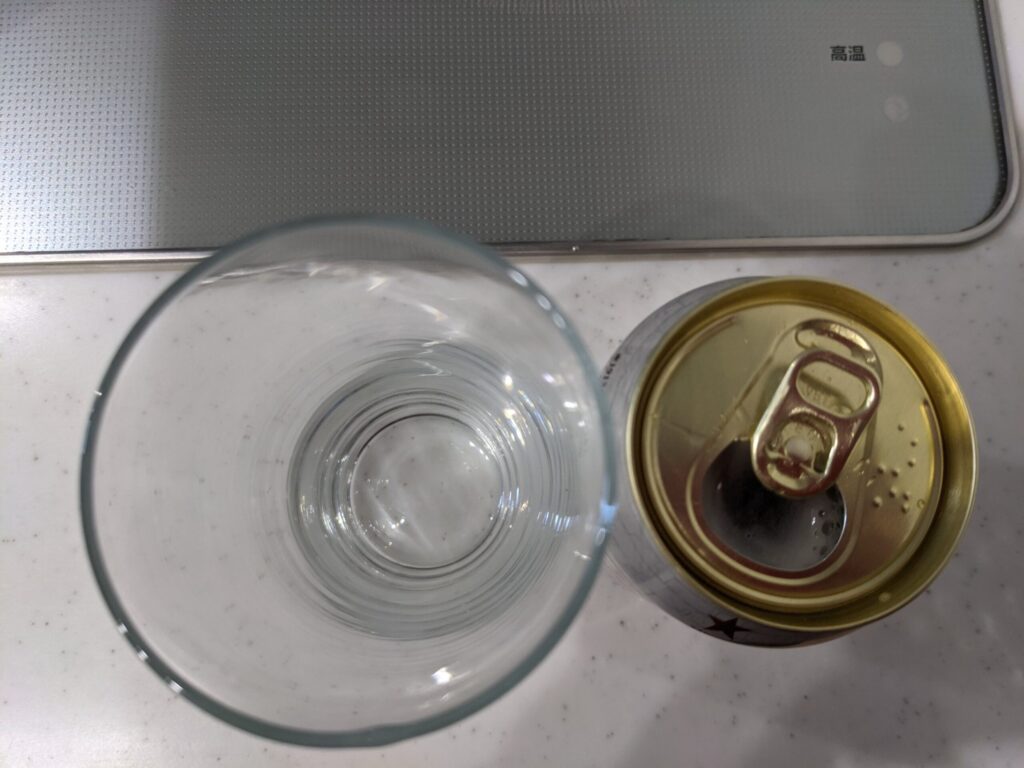 「サッポロサクラビール」のフタを開けたところ