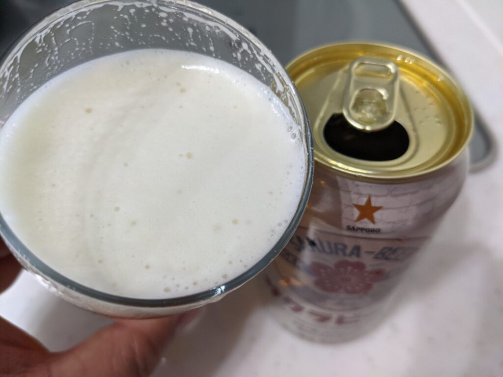 「サッポロサクラビール」を一口飲んだところ