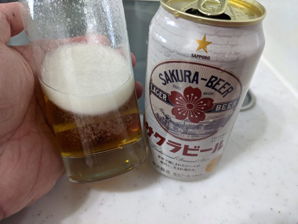 残り3割程のグラスに入った「サッポロサクラビール」