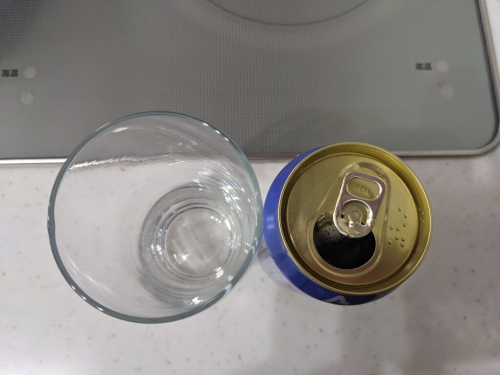 「軽井沢ビール桜花爛漫プレミアム」のフタを開けたところ
