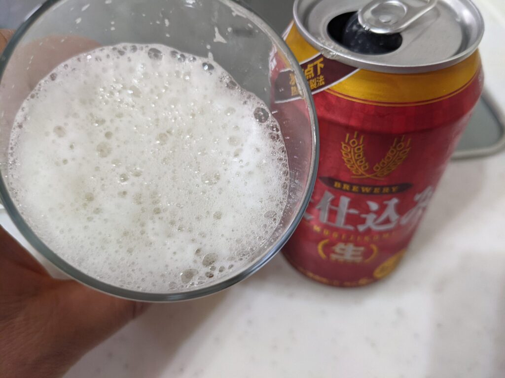 「麦仕込み（生）」を一口飲んだところ