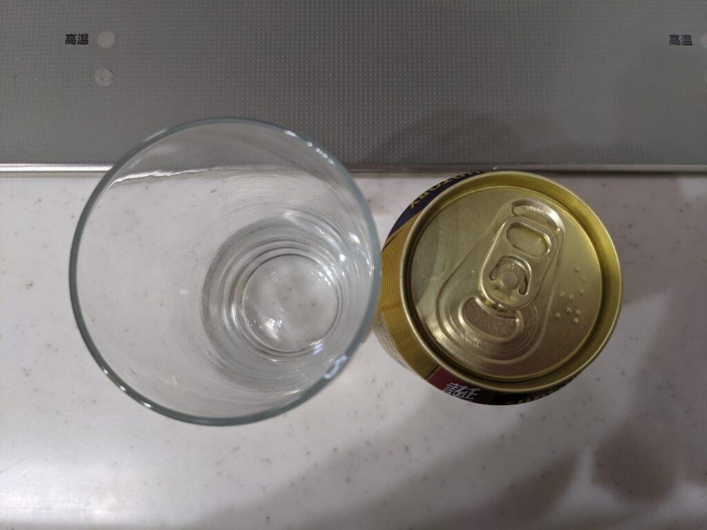 上から見たグラスとサントリーパーフェクトビール