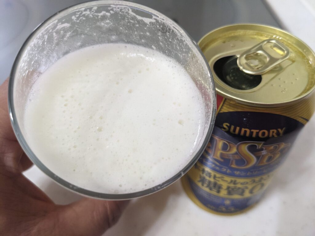 サントリーパーフェクトビールを一口飲んだところ