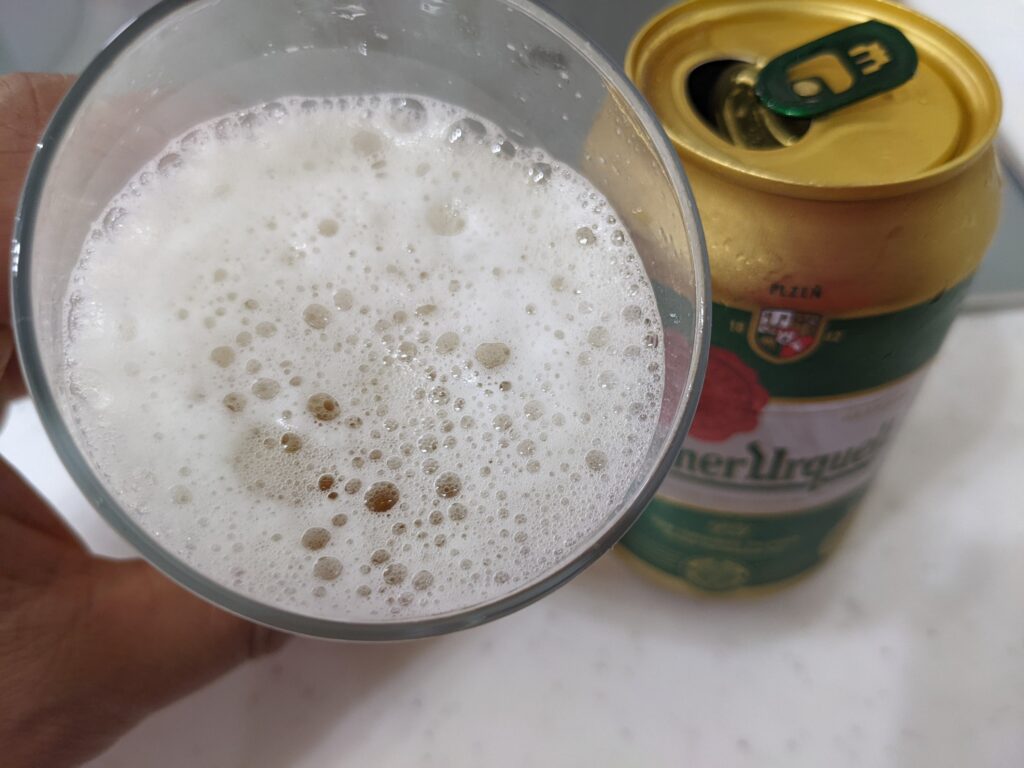 「ピルスナーウルケル」を一口飲んだところ