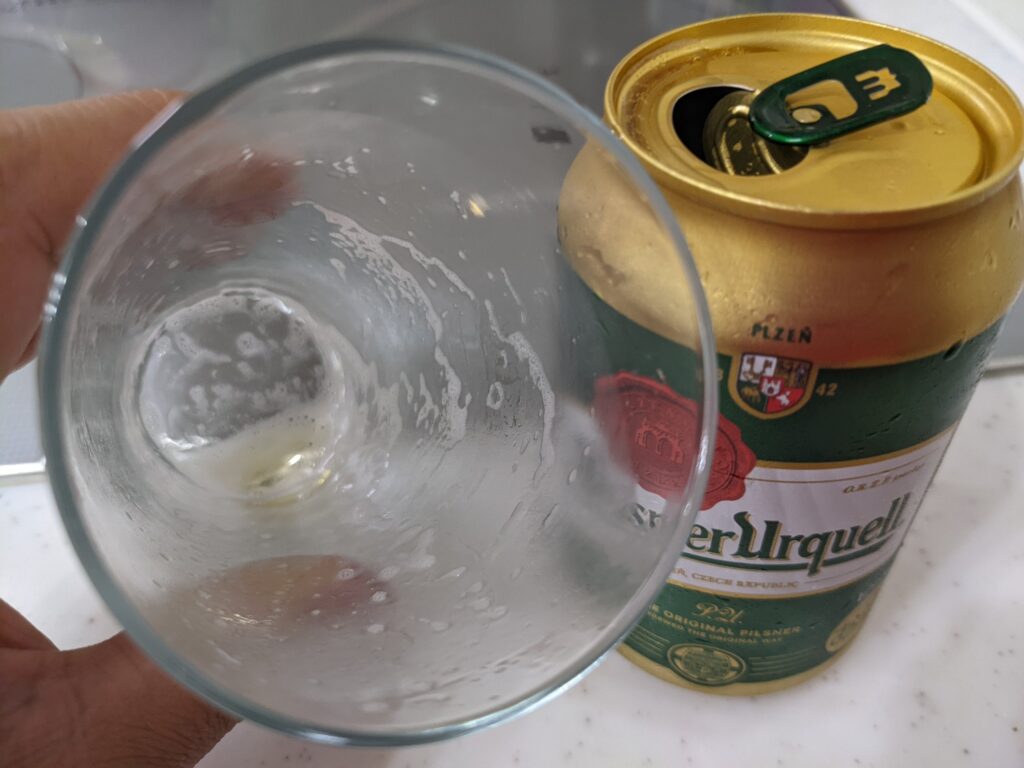 「ピルスナーウルケル」を飲み終わったグラス